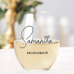 Verre À Vin Sans Pied Proposition simple et personnalisée d'aide d'État<br><div class="desc">Vous cherchez un cadeau chic, tendance, mais simple pour vos Bridesmaids ? Ces verres à vin sans tige de script moderne sont un cadeau pratique qu'ils peuvent utiliser même après votre jour de mariage! Tout le texte, y compris les noms de titre et de script, peut être modifié. Vous pouvez...</div>