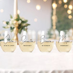 Verre À Vin Sans Pied Proposition simple et personnalisée d'aide d'État<br><div class="desc">Vous cherchez un cadeau chic, tendance, mais simple pour vos Bridesmaids ? Ces verres à vin sans tige de script moderne sont un cadeau pratique qu'ils peuvent utiliser même après votre jour de mariage! Tout le texte, y compris les noms de titre et de script, peut être modifié. Vous pouvez...</div>