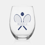 Verre À Vin Sans Pied Raquettes de Tennis vintages, Bal de Tennis & Nom<br><div class="desc">Cette auberge sans tige est conçue pour les amateurs de tennis qui apprécient les choses les plus fines dans la vie, sur et hors du terrain. Découvrez la nostalgie du tennis vintage grâce à ce design unique, qui met en valeur des raquettes de tennis vintages et un motif de balle...</div>
