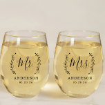 Verre À Vin Sans Pied Rustic Wreath M. et Mme Newlyhed Gift<br><div class="desc">Conçu sur mesure pour les jeunes mariés,  le verre à vin M. et Mme mariage est orné d'une couronne de style rustique dessinée à la main avec nom personnalisé et date mariage.</div>