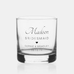 Verre À Whisky Bridesmaid Personnalisé Nom Personnalisé Mariage<br><div class="desc">Bridesmaid Personnalisé Nom de la fête de mariage Wiskey Glass Rocks Glass présente le nom de votre servante d'honneur avec les noms du couple de mariées et la date du mariage accentuée d'un petit coeur d'amour. Sur mesure pour vos demoiselles d'honneur. Faites un cadeau ou une faveur de mariage fabuleux....</div>