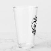 Verre Bikepacking Est En Cours D'Exécution Pour Les Ups  (Droite)