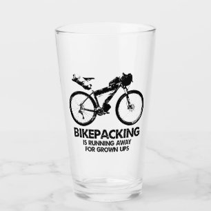 Verre Bikepacking Est En Cours D'Exécution Pour Les Ups