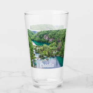 Verre Cascade de cascade dans le parc des lacs Plitvice,