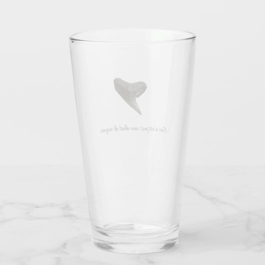 Verre Ce n’est pas la dent d’un requin. (Dos)