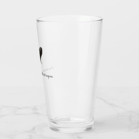 Verre Ce n’est pas la dent d’un requin. (Gauche)