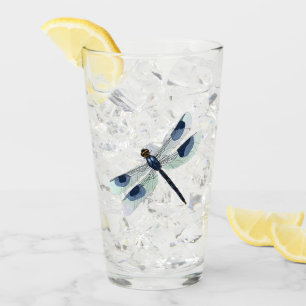 Verre chic de boissons de libellule