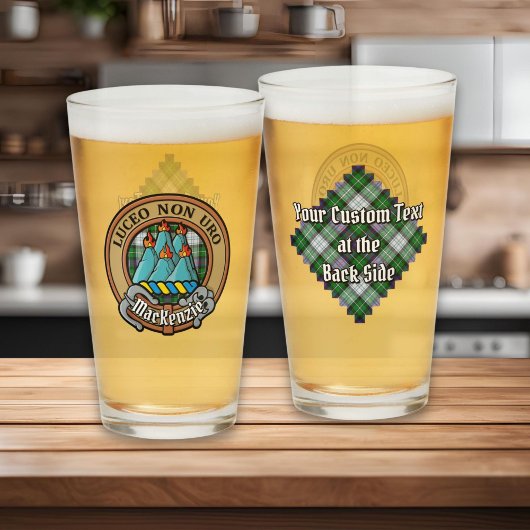 Verre Clan MacKenzie Crest sur Tartan de robe
