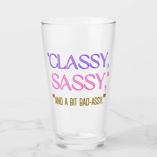Verre "Classique, sassy, et un peu mauvais assy." (Devant)