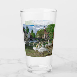 Verre Cygnes blancs dans le centre de Bruges