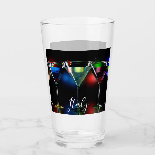 Verre Différents cocktails dans des lunettes à martini é (Devant)