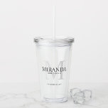 Verre En Acrylique Monogramme et nom de la servante d'accueil personn<br><div class="desc">Cadeaux de Bridesmaids personnalisées avec le nom de la femme de bridesmaid personnalisée en gris classique style de police serif et monogramme en gris clair comme arrière - plan avec titre et date mariage en gris classique style de police serif. Aussi parfait pour Maid of Honor, Flower Girl, Mother of...</div>