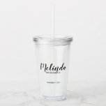 Verre En Acrylique Nom de la servante d'accueil personnalisée Parulin<br><div class="desc">Cadeaux de Bridesmaids personnalisés avec le nom de la femme de bridesmaid dans un style de police de script moderne avec titre et date mariage dans le style de police sans serif moderne. Aussi parfait pour Maid of Honor,  Flower Girl,  Mother of the Bride et plus.</div>