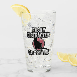 Verre Facilement distrait par les chats et le vin
