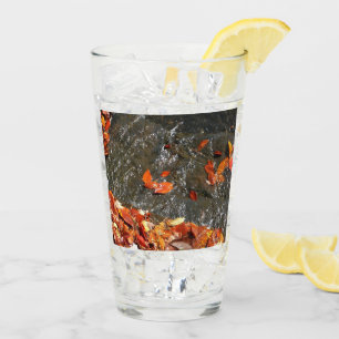 Verre Feuilles d'automne dans la cascade I Photographie 