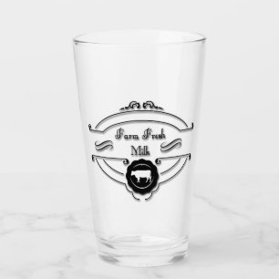 Verre frais de boissons de lait de ferme