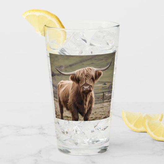 Verre **"Furry Majesty : The Woolly Brown Highland Cow"* (Devant glace)