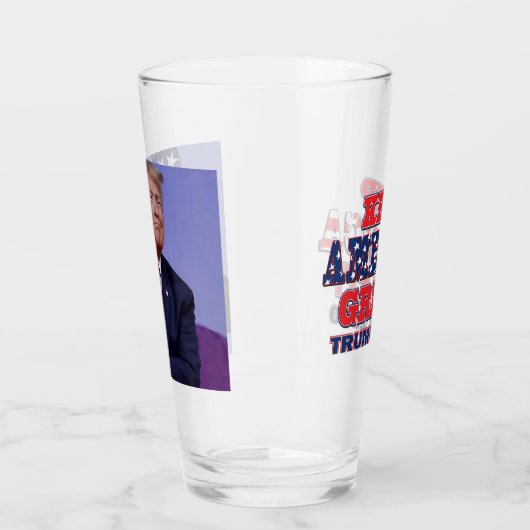 Verre Le président Trump embrasse le drapeau américain (Gauche)