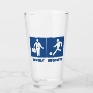 Verre Le Travail Est Important, Le Football Est Importan