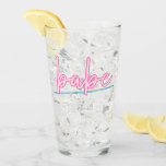 Verre LOLA Neon Blue et rose 90's Babe Bachelorette<br><div class="desc">Cette petite pinte en verre de bachelorette a une formulation inspirée du néon et est parfaite pour un cadeau de week-end de bachelorette en groupe. Paire avec l'option "mariée" pour la future mariée pour un look cohésif. 💜 COULEURS SONT ÉDITABLES ! Cliquez sur "modifier la conception" pour modifier les couleurs....</div>