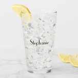 Verre Nom du monogramme Simple Minimal Mariage Cadeau Fa<br><div class="desc">Conçu avec le modèle texte pour le nom monogramme en arrière - plan simple,  cela fait une belle faveur personnalisée ou cadeau pour des occasions spéciales comme mariages,  douche nuptiale,  anniversaires,  anniversaire,  vacances,  etc. Vous pouvez modifier la couleur de l'arrière - plan comme vous le souhaitez.</div>