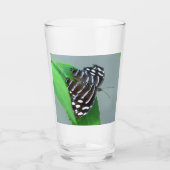 Verre Papillon bleu ondulée sur la feuille Photo (Devant)