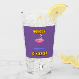 Verre Personne n'est parfait - flamant avec anneau de na