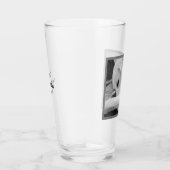 Verre Photo en noir et blanc de mignon chien reposant av (Droite)