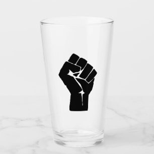 Verre Poing noir levé - Manifestation de résistance