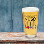 Verre Rock and Roll 50th Birthday ajouter Nom<br><div class="desc">Ajoutez un nom à ce cadeau de 50e anniversaire en verre de bière et célébrez un rockstar mari, petit ami, frère, père ou ami dans le style rock and roll parce qu'ils rock 50. Cinq guitares psychédéliques cool avec motif à flamme et garde-chasse rouge Guitare électrique et guitare électrique colorée...</div>