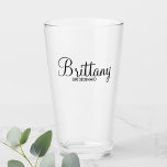 Verre Script moderne, Bridesmaitres personnalisées<br><div class="desc">Verre Bridesmaids Personnalisé moderne avec nom de femme de ménage personnalisée en calligraphie moderne style de police avec titre dans le style de police sans serif moderne. Parfait aussi pour femme de ménage d'honneur, fille de fleurs, mère de la mariée, homme de mariée, meilleur homme, père de la mariée et...</div>