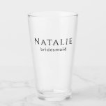 Verre Soirée cadeau de femme de chambre personnalisée<br><div class="desc">Faites monter votre douche nuptiale ou votre bachelorette avec nos lunettes de fête minimaliste personnalisées. Ces lunettes élégantes sont la façon parfaite de remercier vos servantes, bonne d'honneur et fête de mariage pour leur soutien et leur amitié. Ils peuvent servir à la fois de fournitures pratiques pour les fêtes et...</div>