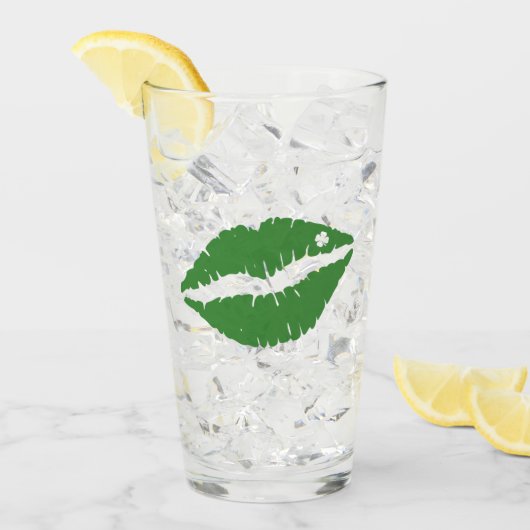 Verre St Patrick's Day Lucky Shamrock Lips irlandais (Devant glace)