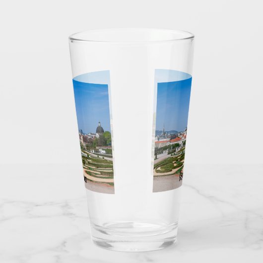 Verre Vue sur les jardins près du palais du Belvédère in (Droite)