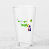 Verre Wingin It Daily Funny Bug Humor (Devant)