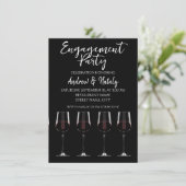 Verres à vin avec du vin rouge sur invitation noir (Debout devant)