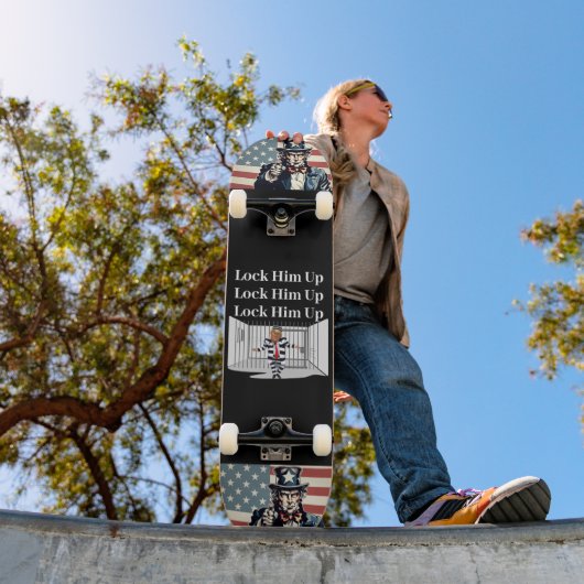 Verrouillez-Le Sur Le Skateboard Trump (Extérieur 1)