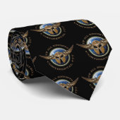 Vers le haut de toute la cravate de chevaliers (Roulé)