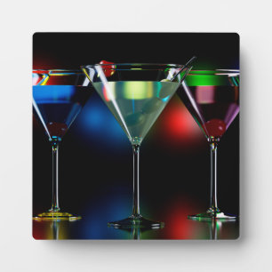 Verschillende cocktails in martinibrillen met verl fotoplaat