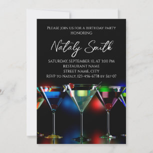Verschillende cocktails in martiniglazen met licht kaart
