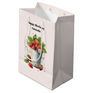 Verse geplukte aardbeien in een emmer Verjaardag Medium Cadeauzakje