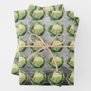 Verse groene koolpatroon op roestige metaal inpakpapier vel