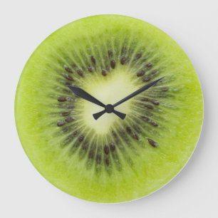 Verse kiwi's. Ronde segmentafsluiting geïsoleerd Grote Klok