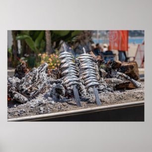 Verse sardientjes grillen boven open vlam op het s poster