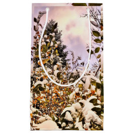 verse sneeuw op gekleurde bladeren klein cadeauzakje