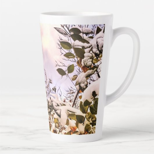 verse sneeuw op gekleurde bladeren latte mok (Rechts)