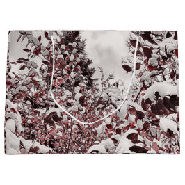 verse sneeuw op rode bladeren groot cadeauzakje