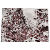 verse sneeuw op rode bladeren groot cadeauzakje (Achterkant)