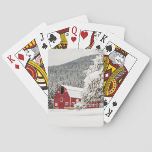 verse sneeuw op rode schuur pokerkaarten