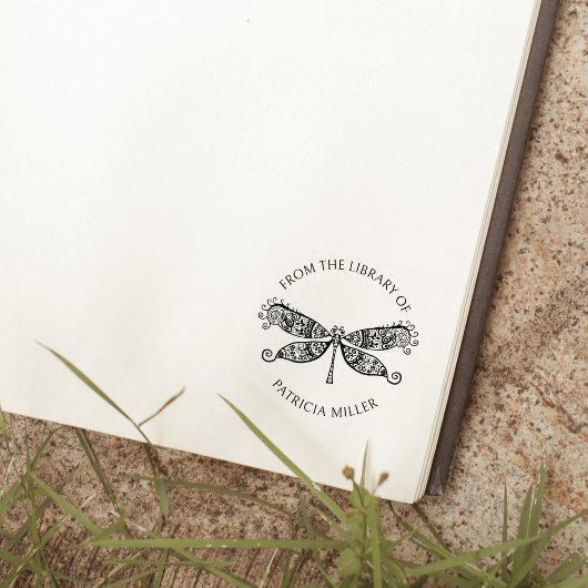 Versierde Libel Boek Uit de Bibliotheek Van Rubberstempel